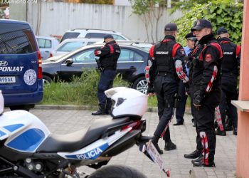 Sarandë, motori i “Shqiponjave” përplaset me makinën e turistit italian, plagoset polici