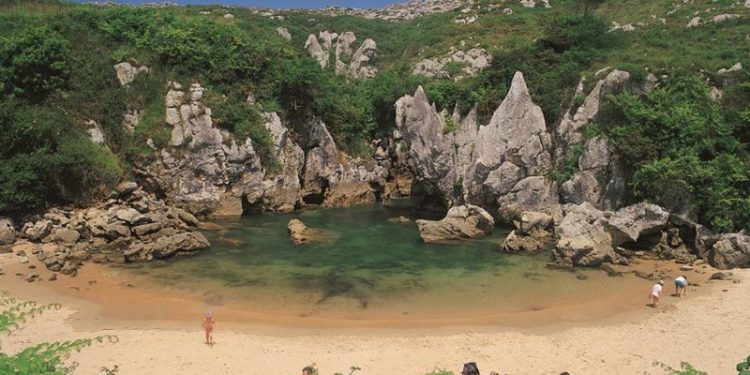 E pamundur të ngulësh çadrën tënde në plazh, pa pasur afër dy prapanica që nuk i njeh. Fantazi të flasësh për një parking falas