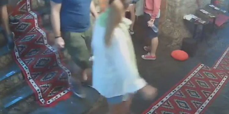 Kishin ardhur me pushime në Shqipëri, shihni si ia fusin vrapit italianët për të mos paguar restorantin (VIDEO)