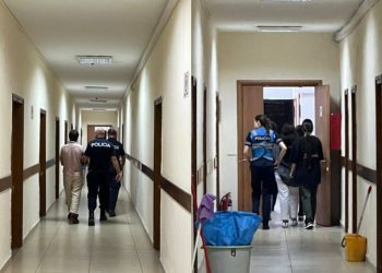 Kudo që të shkosh, do jesh vajza ime: Një histori e vështirë për t'u treguar