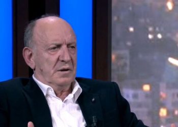 Socialistë e demokratë, të ditur e trutharë, të ndershëm e kusarë, punëtorë e zuzarë, ja pse jemi të ndarë