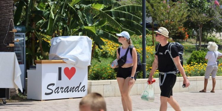 La Repubblica: Ja pse italianët zgjedhin Shqipërinë për pushime