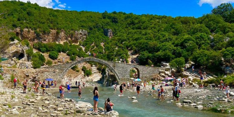 O Përmet o xhenet, dyndje me turistë të huaj