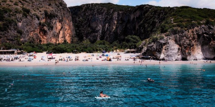 Njihuni me 50 plazhet më të mira në botë, mes tyre edhe një nga Shqipëria