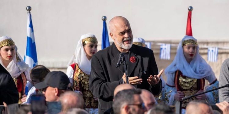 Edi Rama i përgjigjet Greqisë: Ku ndodh që krerët e bashkive të një vendi organizojnë protestë në një shtet tjetër?