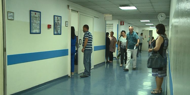 Kush i mban të prishura në QSUT aparatet që mund t’u shpëtojnë jetën falas shqiptarëve?!