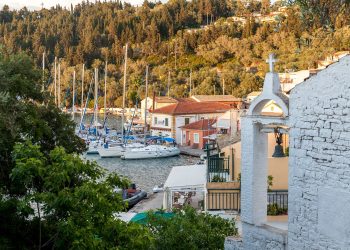 Atentati në ishullin grek, shqiptari u qëllua në sy të 3 fëmijëve dhe bashkëshortes së tij