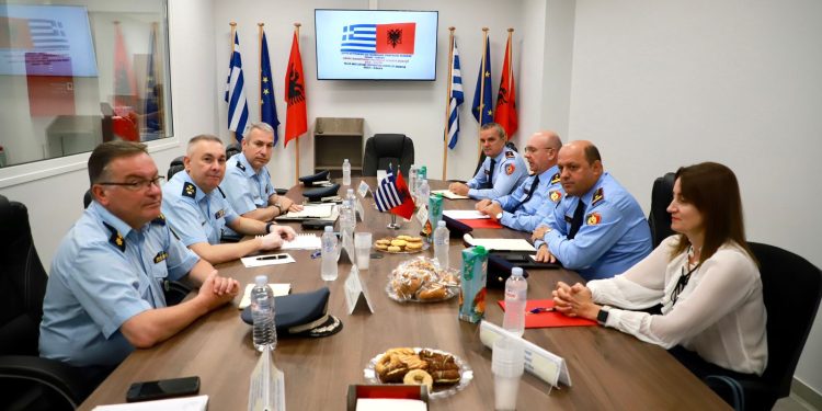 Po vijnë emigrantët, drejtuesit e Policisë Kufitare të Shqipërisë e Greqisë takohen në Kakavijë