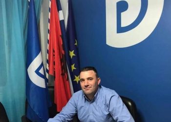 Beleri në burg, zyrtari i PD thirrje Greqisë: Bllokoni emigrantët shqiptarë, mafiozi Rama është anti-grek (FOTO)