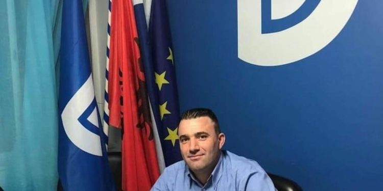 Beleri në burg, zyrtari i PD thirrje Greqisë: Bllokoni emigrantët shqiptarë, mafiozi Rama është anti-grek (FOTO)