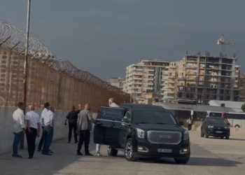 Kryeministrja e Italisë mbërrin në Vlorë për pushime, e pret Edi Rama