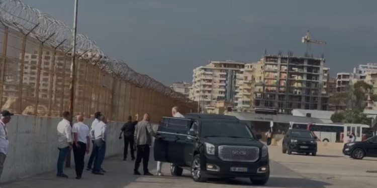 Kryeministrja e Italisë mbërrin në Vlorë për pushime, e pret Edi Rama