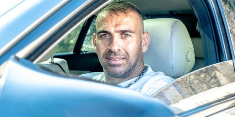 “Çmendet” greku, makinën luksoze 180 mijë euro e kthen në taksi për turistët (FOTO)