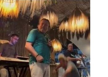 VIDEO virale, shihni si rrëzohet këngëtari Endri Prifti në Dhërmi