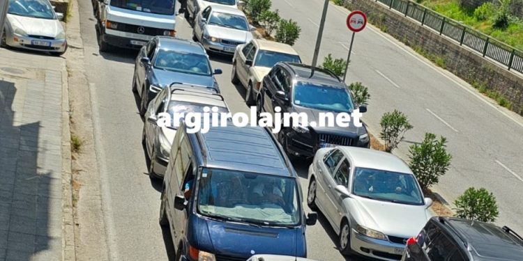 Trafik i rënduar edhe në Gjirokastër (FOTO)