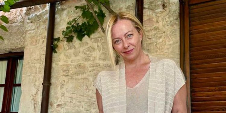 Pas pushimeve në jug të Shqipërisë, Meloni rikthehet në Pulia