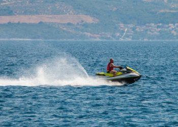 10 orë kërkim në det, merr fund drama e të riut në Borsh, shihni si e shpëtoi policia (VIDEO)