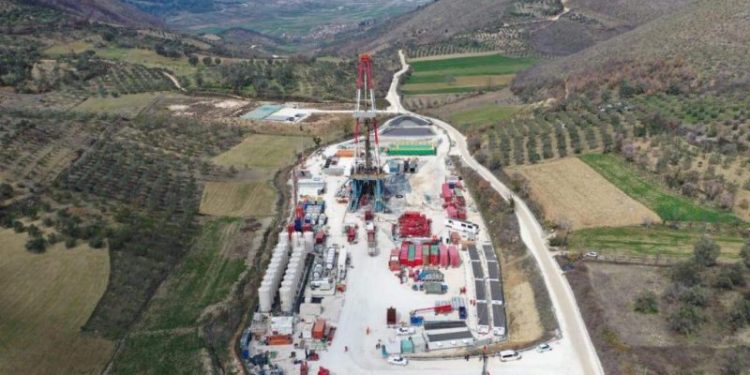 Shpiragu që mban mbi supe Enverin, Berishën, Ramën dhe revoltën e Danes së Shpiragut !