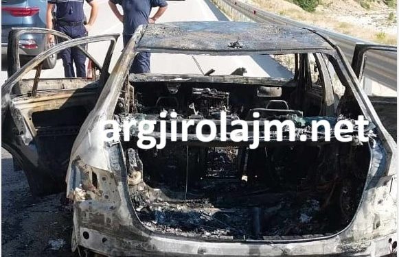 Merr flakë makina në rrugën Kardhiq-Delvinë, shpëtojnë mrekullisht pasagjerët (FOTO)