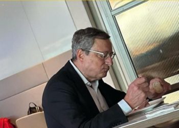 Këtë foto duhet ta shohin politikanët shqiptarë