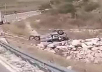 Aksident në rrugën e Lumit të Vlorës, përmbyset kamioni