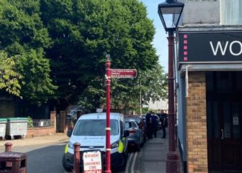 “Kam nënën me kancer”, u kapën në shtëpi bari në Angli, 2 shqiptarët dalin para Gjykatës