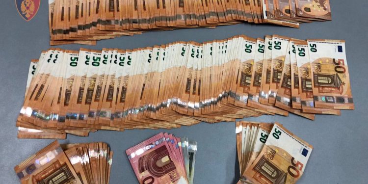 Bllokohet një shumë e madhe eurosh në Kakavijë, e pëson 53-vjeçari grek (FOTO)