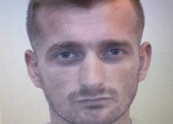 Flet nëna e 22-vjeçares që u mbajt peng nga burri në Greqi: E ruante me kamera, nëse dilte e kërcënonte