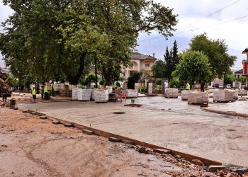 Pamjet nga Dropulli, po ndërtohet sheshi ku do të vendoset busti i Mitsotakis. A do të vijë kryeministri i Greqisë në tetor për inagurimin me Ramën?