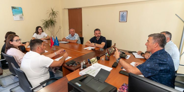 Ngjarje e madhe në Sarandë, arrihet një “marrëveshje historike” për bashkëpunim mes disa zyrtarëve (FOTO)