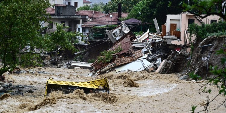 Orë dramatike në Greqi, shkon në 6 numri i viktimave