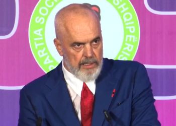 Rama flet si hoxhë: Mos vidhni se është harram, pasurimi me djersën e tjetrit nuk bëhet kurrë hallall!