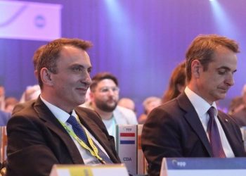 Prapaskenat/ Kush është ish-këshilltari i Mitsotakis që hartoi dhe loboi rezolutën në PPE për Fredi Belerin