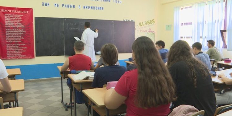 Braktisja e mësuesisë, profesioni që të rinjtë nuk e duan