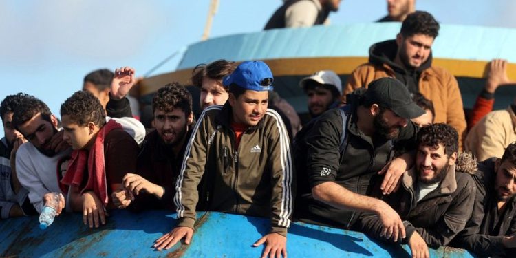 Greqia vë në punë edhe emigrantët e paligjshëm, ja kantieret ku do të përfshihen