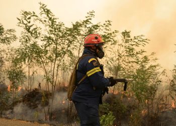 Greqia nuk gjen qetësi nga zjarret, thirrje për evakuim në Evros