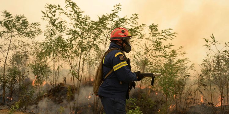Greqia nuk gjen qetësi nga zjarret, thirrje për evakuim në Evros