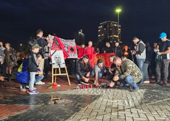 Vrasja e policit, homazhe edhe në Tiranë për Afrim Bunjakun (FOTO)