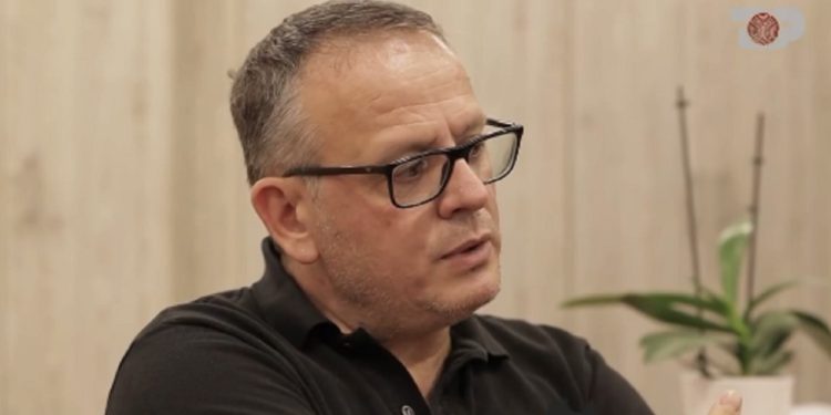 Gazetari shqiptar në Athinë: Greqia ka investuar te figura Belerit, e shikon simbol të helenizimit të Himarës (VIDEO)