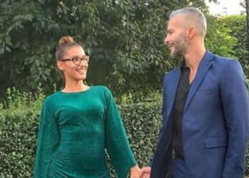 Prezantuesja shqiptare: Nuk jetohet me vjehrrën dhe vjehrrin, unë dua të rri lakuriq në shtëpi (FOTO)