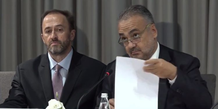 Avokatët grekë mbërrijnë në Shqipëri për Belerin: Po shkelen të drejtat e njeriut, nuk ka rrezik për t’u arratisur. Të transportohet në Himarë për betimin