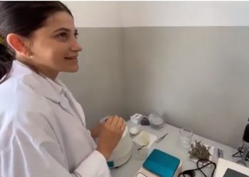 Njihuni me Fabiolën, vajza nga Lazarati që krijon në mënyrë artizanale produkte kozmetike me bimë medicinale (VIDEO)