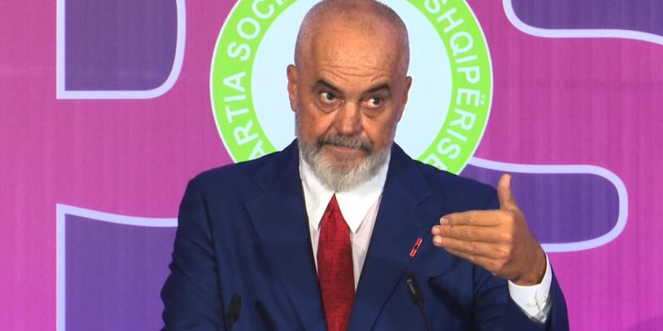 “Ai të lëshon e s’të mbron”- Rama: S’do përdorim flamurin e PS për të fshirë bajgat e korrupsionit