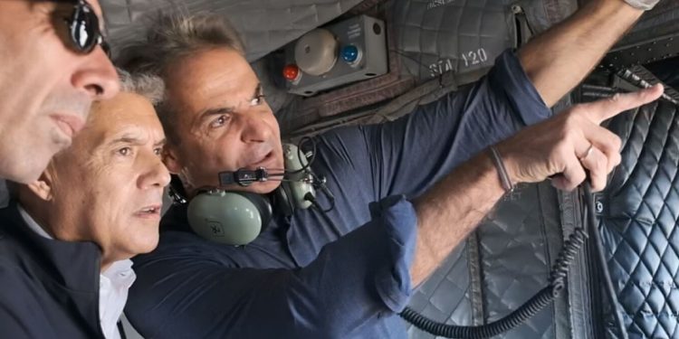 Mitsotakis në zonat e katastrofës, premton ndihmë për banorët