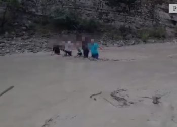 5 turistë mbetën të izoluar në kanionet e Langaricës në Përmet, shihni si shpëtohen nga policia (VIDEO)