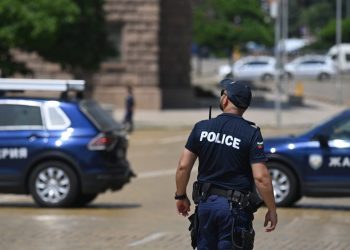 Një shqiptar në rrjetin e drejtuar nga greku për të çuar armë te rusët (Emri)