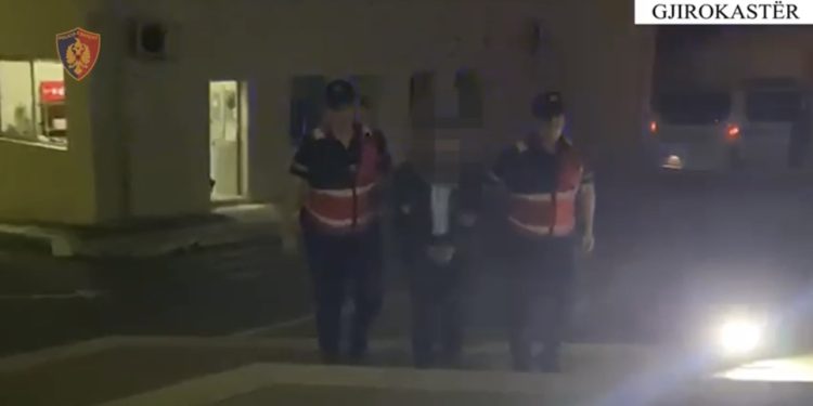 I gjejnë kanabis në shtëpi, arrestohet 65-vjeçari nga Tepelena