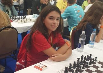 Shqipëria ka një kampione Europe në shah, njihuni me Klerin vetëm 13 vjeç