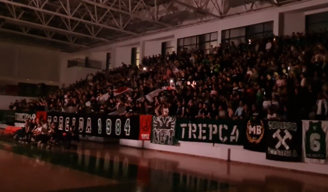 “Sa herë t’i afroheni Kosovës, do t’i hapni varre vetes”, tifozët mesazh Serbisë
