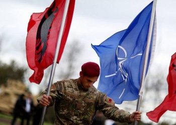 Shqipëria çon 6 ushtarë në Irak